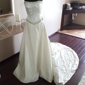 NWT Alfred Angelo wedding dress, silver bead
